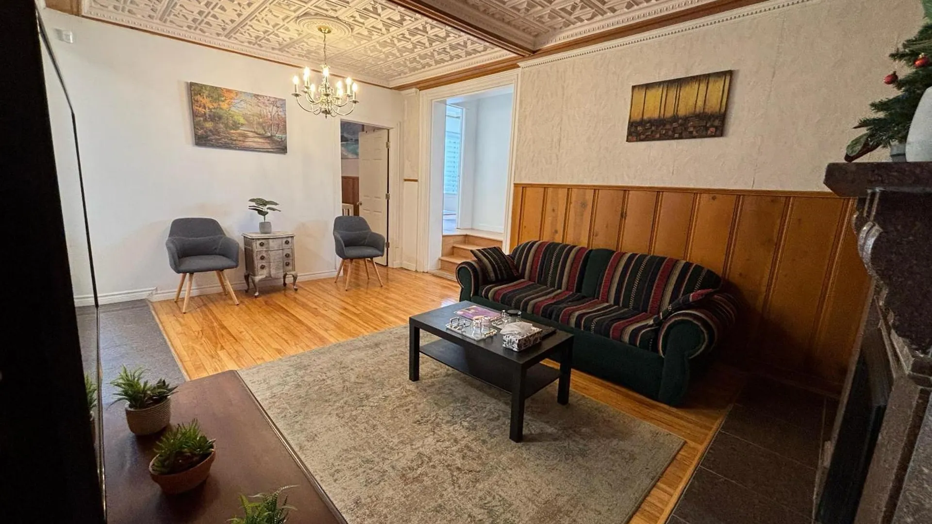 Sunlit Haven Apartment - Free Parking Montreal