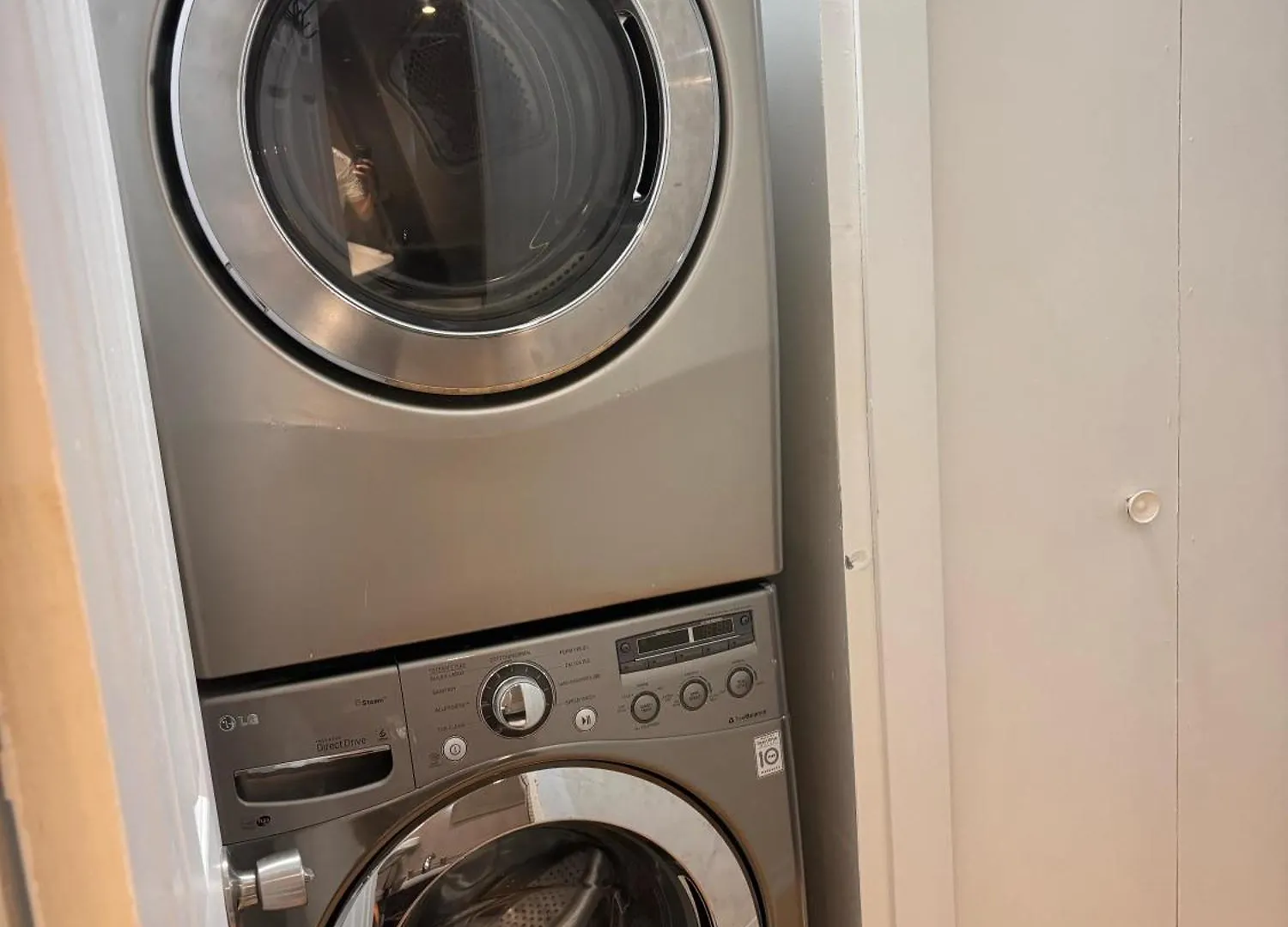 Sunlit Haven Apartment - Free Parking Montreal