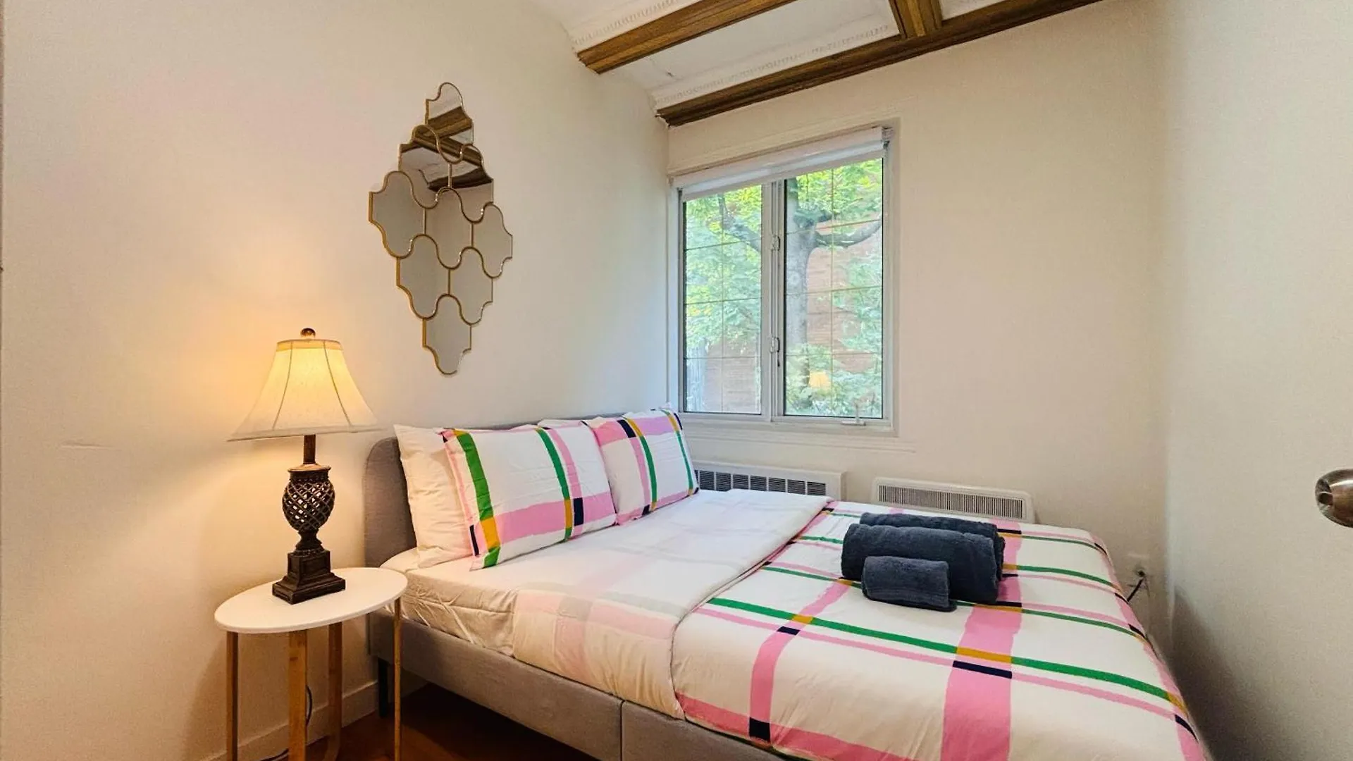 Sunlit Haven Apartment - Free Parking Montreal 0*,